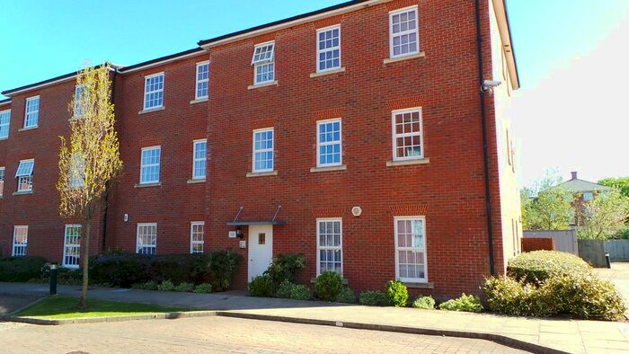 2 Bedroom Flat To Rent In North Square, Knowle, Fareham, PO17
