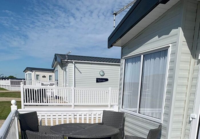 2 Bedroom Park Home For Sale In Newquay, TR8