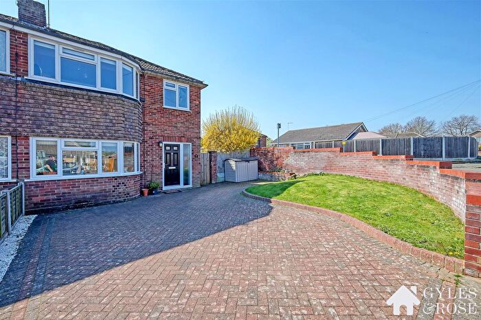 3 Bedroom Semi-Detached House For Sale In Prior Way, Colchester, CO4