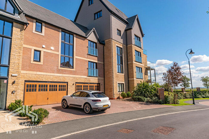 2 Bedroom Flat To Rent In Victory Boulevard, Lytham, Lancashire, FY8