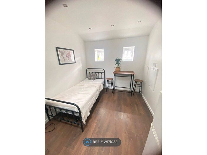 Studio To Rent In Netley Road, Ilford, IG2