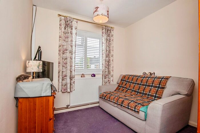 2 Bedroom Detached Bungalow For Sale In The Spinney, Worcester, WR2