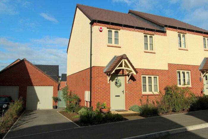 3 Bedroom Semi-Detached House For Sale In Broadleaf Road, Lutterworth, LE17