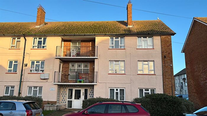 2 Bedroom Flat For Sale In Chapelhay Heights, Weymouth, DT4