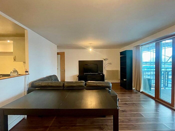 2 Bedroom Flat To Rent In Hanover Avenue, London, E16