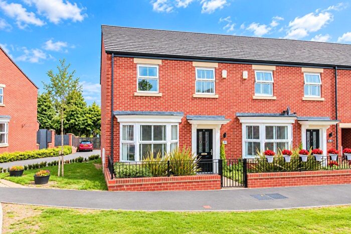3 Bedroom Town House For Sale In Summer Drive, Wakefield, WF2