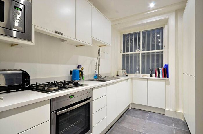 3 Bedroom Flat To Rent In Cabbell Street, Marylebone, London, NW1