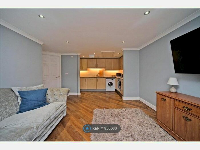2 Bedroom Flat To Rent In Century House, Banstead SM7
