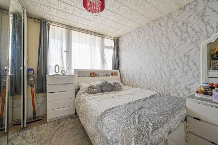 2 Bedroom Flat For Sale In Barnardo Street, Shadwell, London, E1
