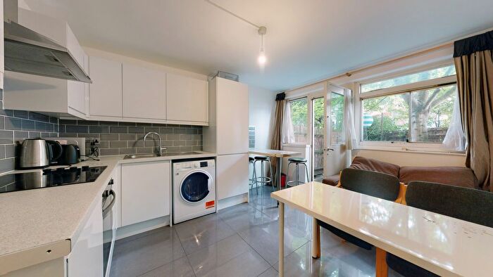 5 Bedroom Town House To Rent In Crefeld Close, London, W6