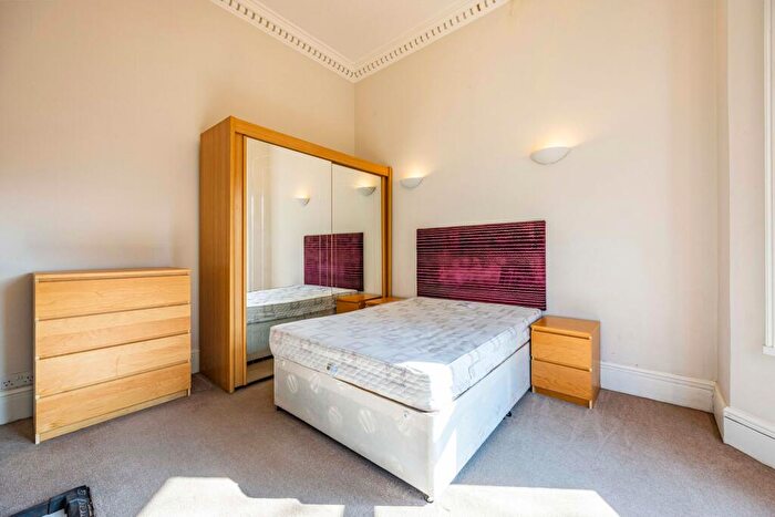 2 Bedroom Apartment To Rent In Park Drive, Ashley House Park Drive, NG7