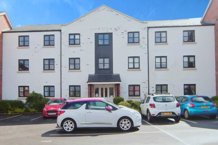 2 Bedroom Flat To Rent In Canal Road, Congleton, Cheshire, CW12