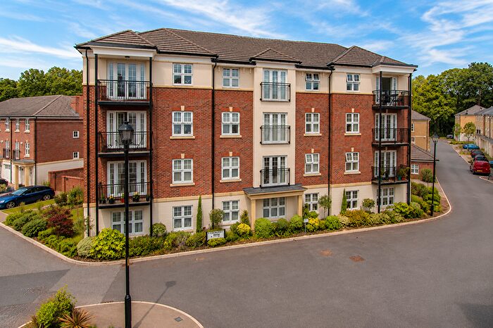 2 Bedroom Flat For Sale In Colnhurst Road, Watford, Hertfordshire, WD17