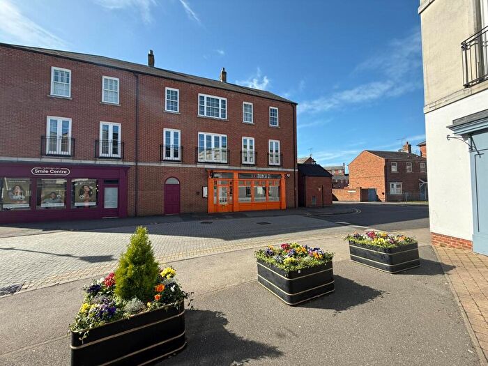 2 Bedroom Apartment For Sale In Hampden Square, Aylesbury, HP19