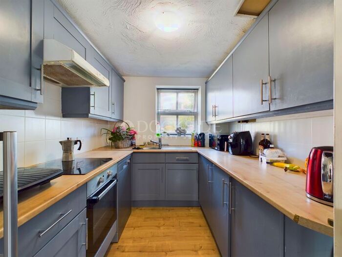 2 Bedroom Flat To Rent In Harriet Drive, Borstal, Rochester, ME1