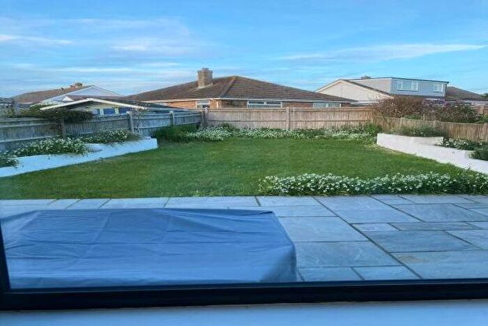 2 Bedroom Property To Rent In Hawth Park Road, Seaford, BN25