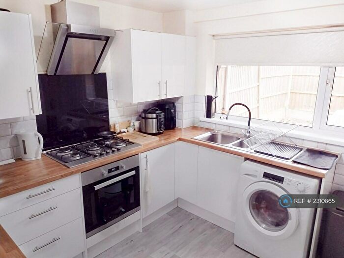 4 Bedroom Semi-Detached House To Rent In Willow Hill Close, Bulwell, Nottingham, NG6