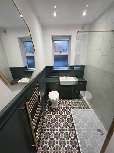 2 Bedroom Flat To Rent In Joscoyne House, Philpot Street, Tower Hamlets, London, E1