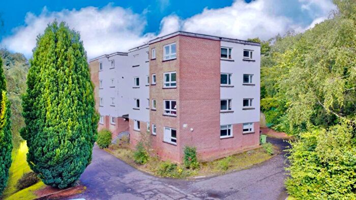 3 Bedroom Flat To Rent In Terregles Crescent, Pollokshields, G41