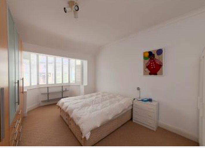 3 Bedroom Flat To Rent In Sunny Gardens Road, London, NW4