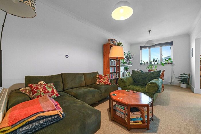 1 Bedroom Flat To Rent In Lyric Court, Holly Street, London, E8