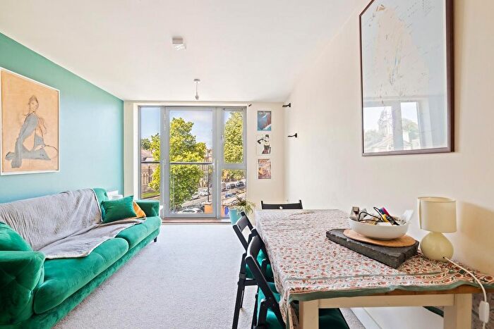 2 Bedroom Flat For Sale In Armidale Place, Montpelier, BS6