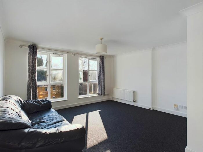 2 Bedroom Flat To Rent In Seven Sisters Road, Finsbury Park, London, N4