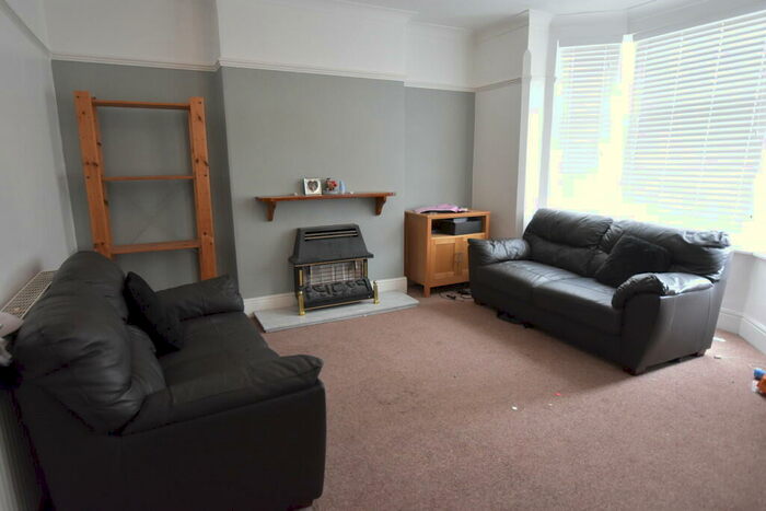 2 Bedroom Flat To Rent In Dunlop Avenue, Nottingham, NG7
