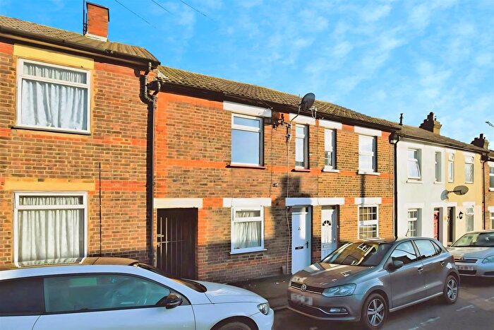 2 Bedroom Terraced House For Sale In Ebury Road, Watford, WD17