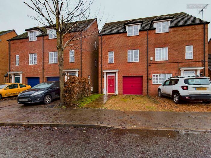 3 Bedroom Semi-Detached House To Rent In Oxford Gardens, Holbeach, Spalding, PE12