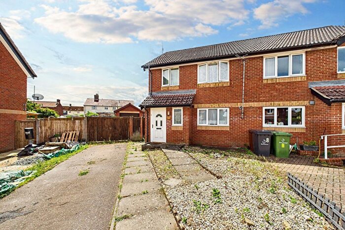 3 Bedroom Semi-detached House To Rent In Saxon Place, Thetford, IP24