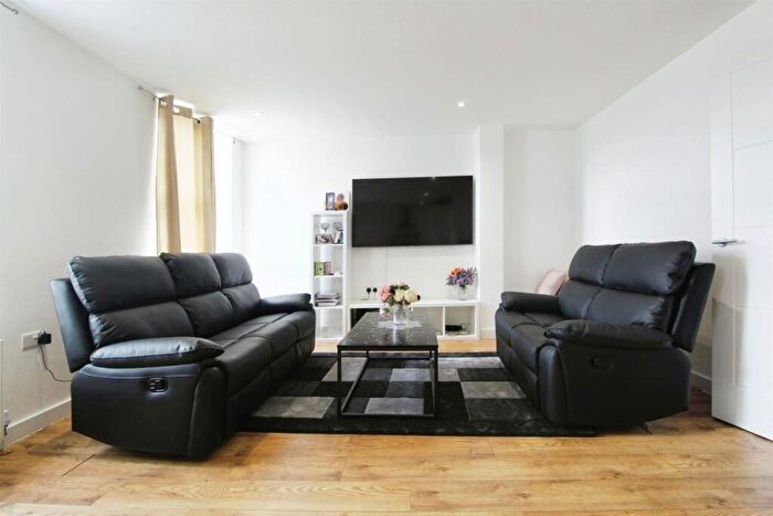 2 Bedroom Flat For Sale In High Street, Slough, SL1