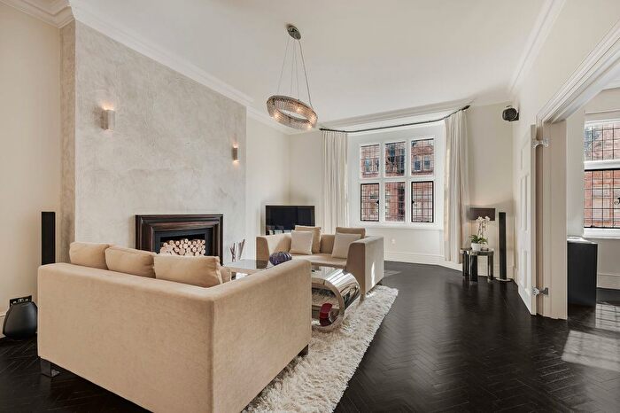 1 Bedroom Flat For Sale In Mount Street, Mayfair, London, W1K