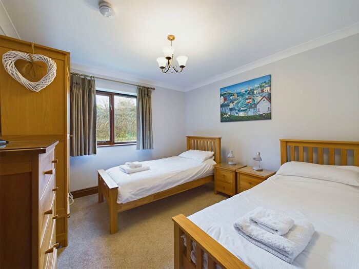 2 Bedroom Detached House For Sale In Green Acres, Par, PL24