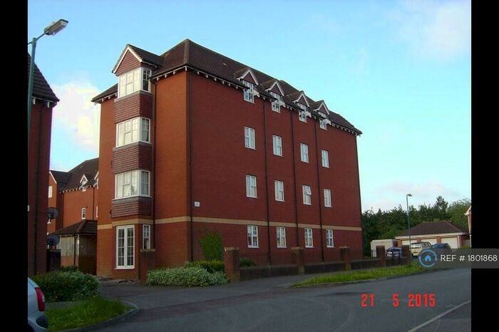 2 Bedroom Flat To Rent In Pinkers Mead, Bristol, BS16