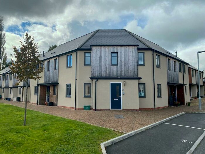 2 Bedroom Flat To Rent In Belmont Way, Tiverton, EX16