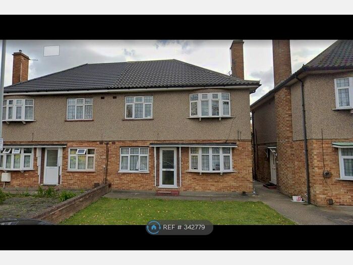2 Bedroom Maisonette To Rent In Eastern Avenue, Ilford, IG2
