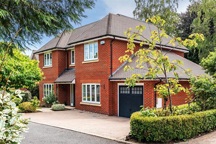 5 Bedroom Detached House For Sale In The Laurells, Fetcham, Leatherhead, Surrey, KT22