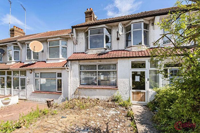 3 Bedroom House For Sale In Tewkesbury Terrace, London, N11