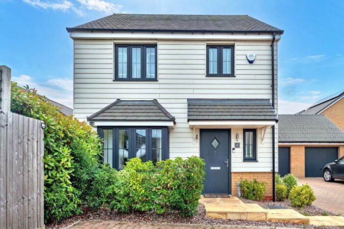 3 Bedroom Detached House For Sale In Hares Run, Fordham, CB7