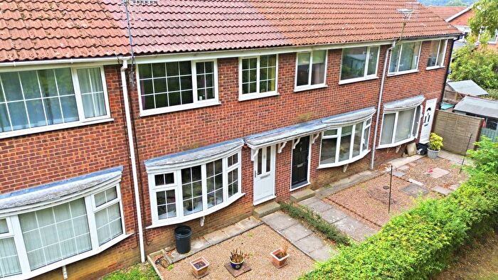 3 Bedroom Terraced House For Sale In Houndsway, York, YO24