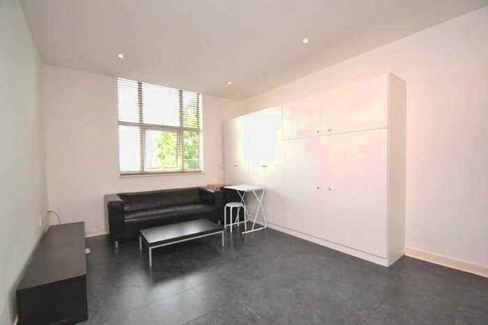 Studio To Rent In Bromyard Avenue, Acton, W3