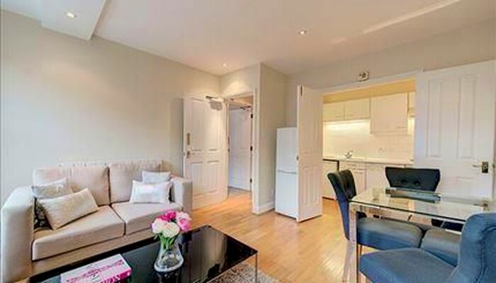 2 Bedroom Flat To Rent In Cedar House, Nottingham Place, Marylebone, London, W1U