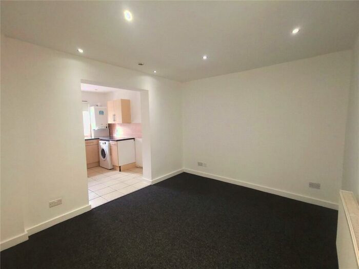 5 Bedroom House To Rent In St. Annes Drive, Leeds, West Yorkshire, LS4