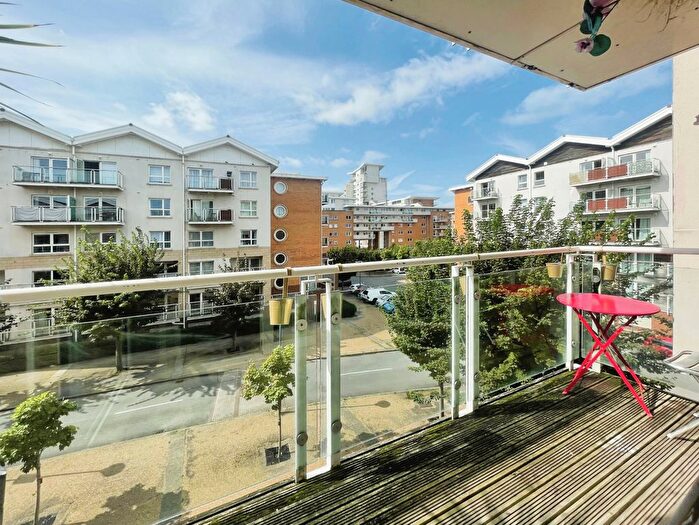 2 Bedroom Flat To Rent In Taliesin Court, Chandlery Way, Cardiff, CF10