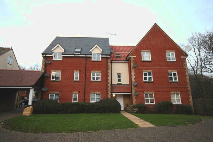 2 Bedroom Flat To Rent In Bramble Tye, Noak Bridge SS15