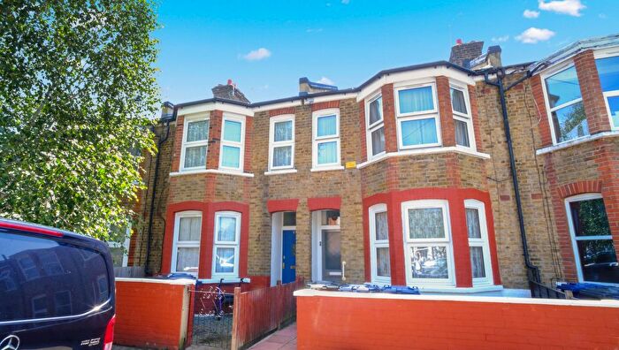 1 Bedroom Flat For Sale In B, Shirley Gardens, Hanwell, London, W7