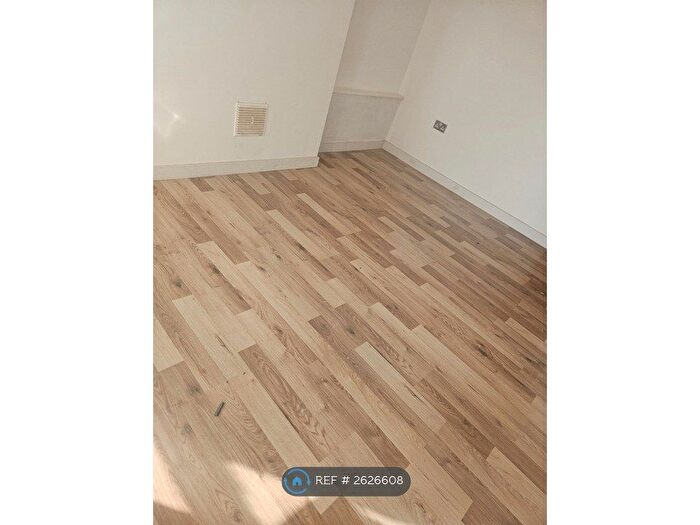 1 Bedroom Flat To Rent In Wood Green Way, Cheshunt, EN8