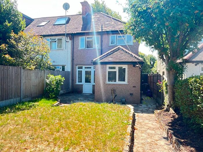 3 Bedroom Terraced House To Rent In The Ridgeway, London, W3