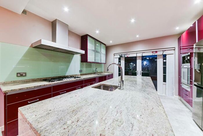 5 Bedroom Terraced House To Rent In Bancroft Avenue, East Finchley, N2